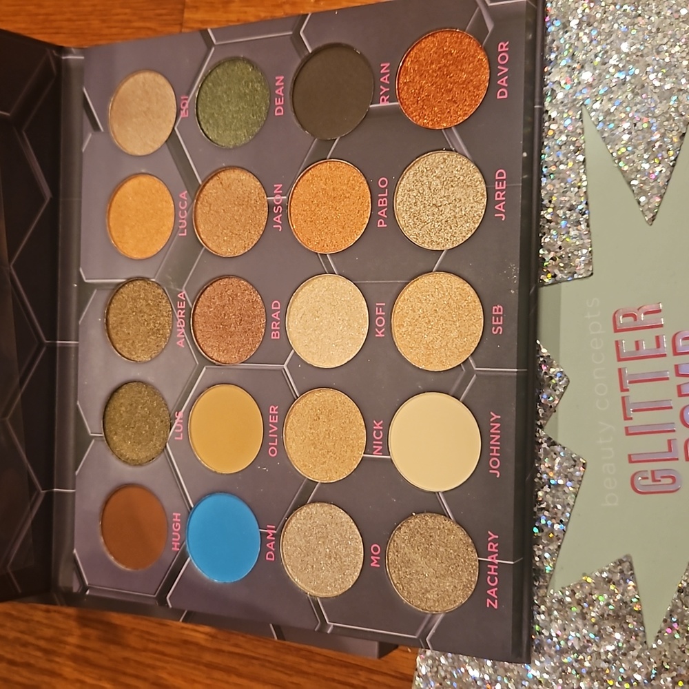 Makeup - Picture 3 of 3